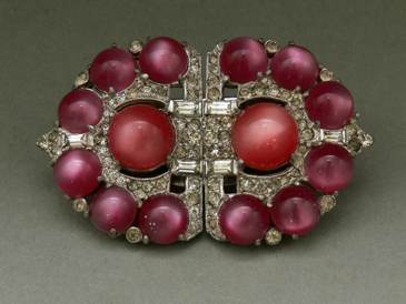 Strassbesetzte Art Deco Duette aus rhodiniertem Metallguss mit Moonglow Lucite, USA zirka 1938 bis 1942